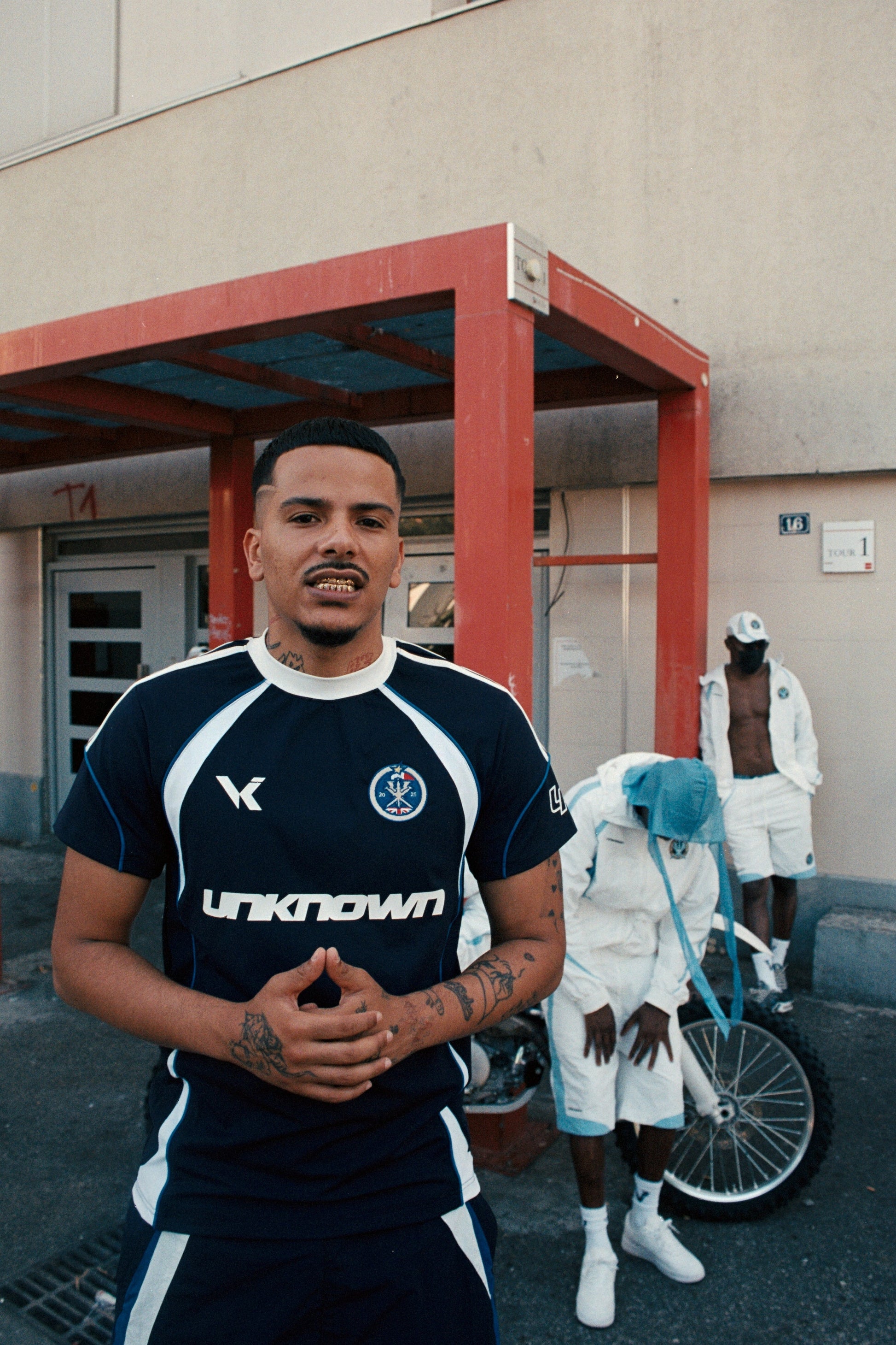 UNKNOWN X VRUNK FOOTY TEE - NAVY
