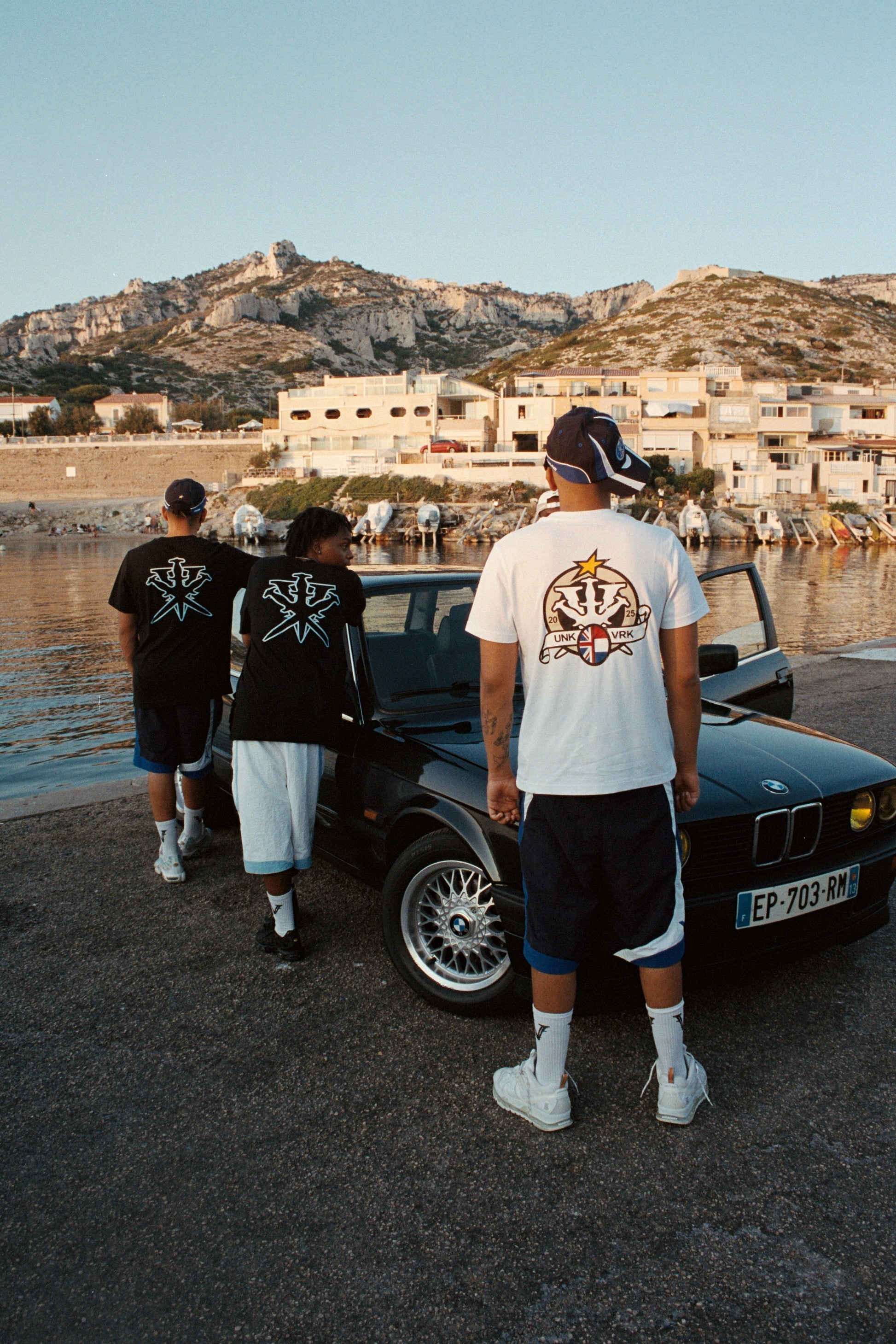 UNKNOWN X VRUNK TEE - BLACK